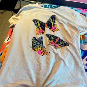 It has more than one color it’s haven’t been used and it looks cute